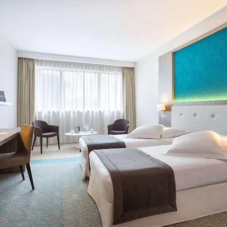 Golden Tulip Aix Les Bains - & 4*