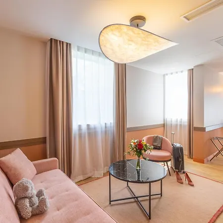 Отель Golden Tulip Aix Les Bains - & 4*